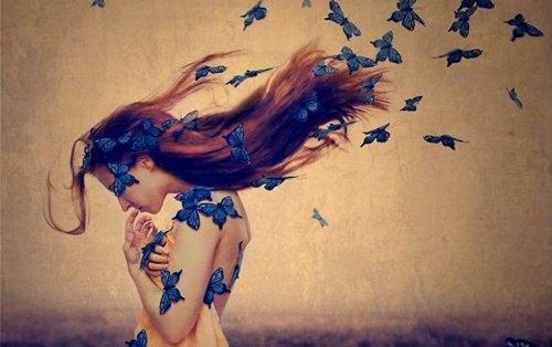 falsa compagnia - donna con farfalle blu tra i capelli 