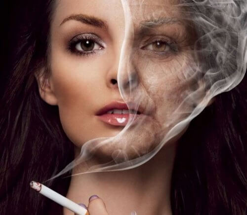donna fuma e causa le rughe sul viso