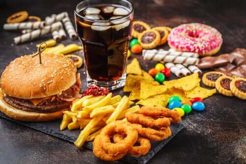 Cheat meal con patatine e coca cola.