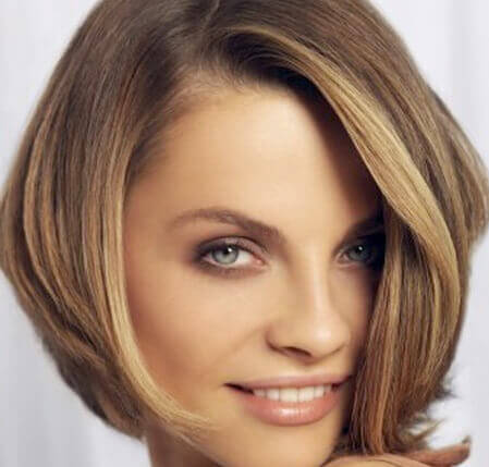 ragazza occhi verdi capelli biondi