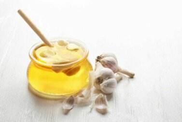 Proteggere il fegato con aglio e miele