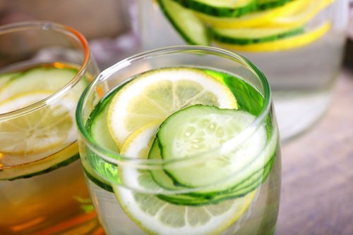 Acqua al cetriolo, limone e arancia