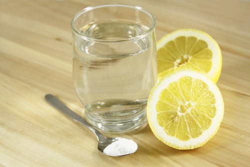 Acqua con limone e sale