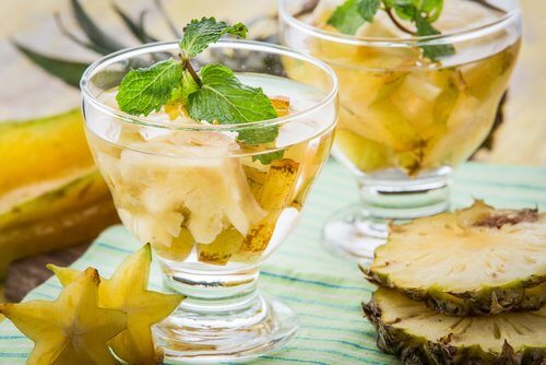 Bere acqua di ananas a digiuno: perché fa bene?