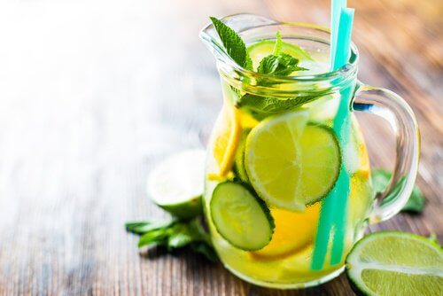 Bevanda al cetriolo, limone e arancia per accelerare il metabolismo