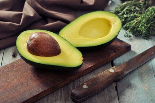 avocado tagliato impieghi del limone