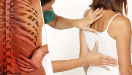 Medico controlla la colonna vertebrale di una paziente.