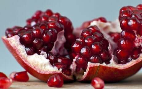 I benefici della melagrana: melagrana aperta.