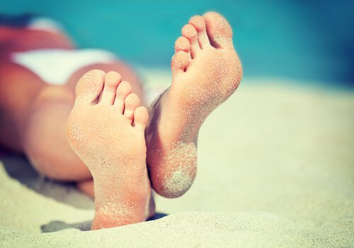 piedi con sabbia