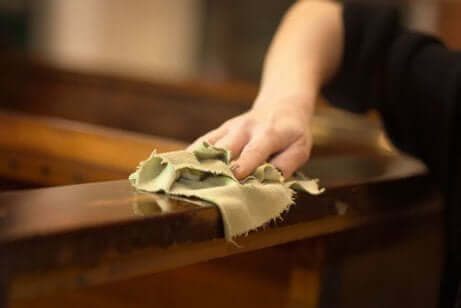 Aceto di vino bianco per il legno