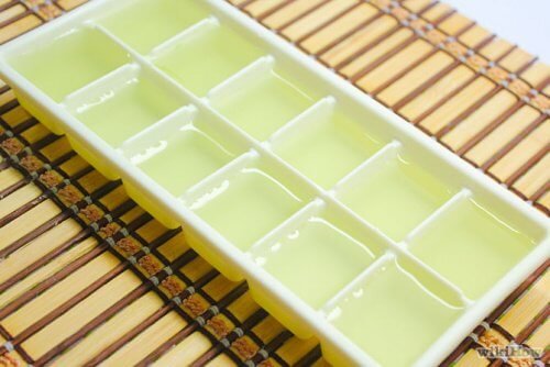 Gel di aloe vera congelato in cubetti