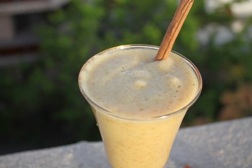 Frullato avena ananas e cannella le ginocchia