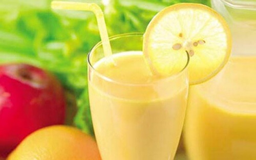 Frullato di mela, limone e pompelmo per perdere peso