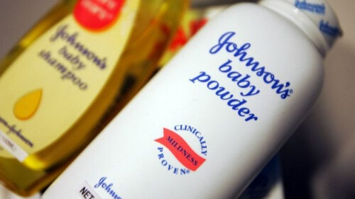 Johnson & Johnson accusata per borotalco cancerogeno