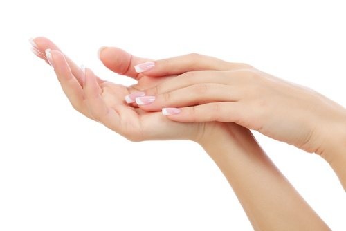 Mani profumate col dentifricio