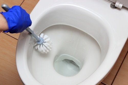 6 modi per pulire il bagno con laceto bianco vivere più sani Pulizia del bagno