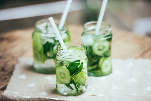 acqua detox con cetriolo e menta