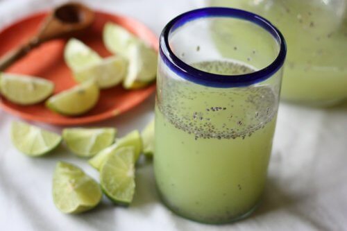 Limone e semi di chia in una bevanda ricca di benefici