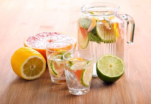 acqua detox al pompelmo