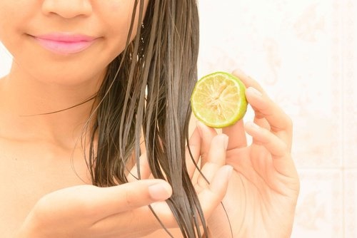 trattamenti a base di limone per capelli