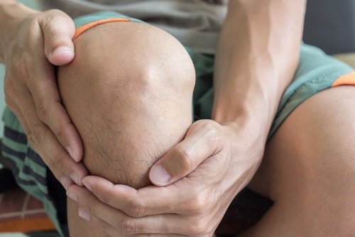 Come trattare i dolori al ginocchio