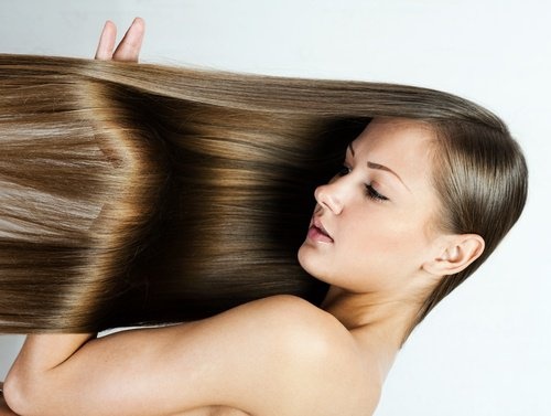 Donna con capelli lunghi