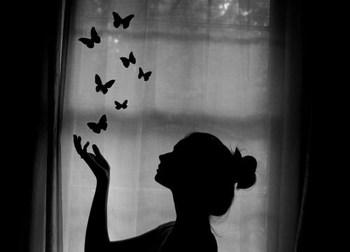 ragazza in bianco e nero la menzogna