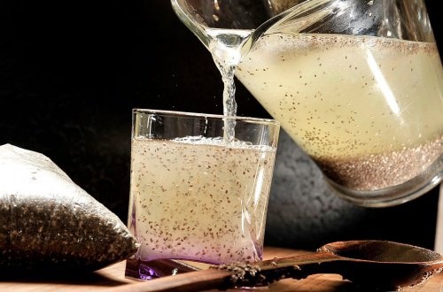 brocca con limone e semi di chia