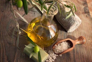 9 usi cosmetici dell'olio d'oliva per la bellezza