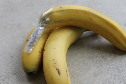 trucco di cucina con pellicola per banane