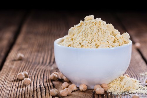 Farina di ceci per punti neri