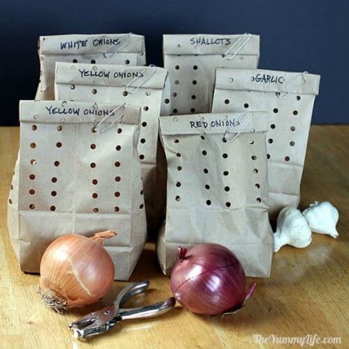 Sacchetti di carta con cipolla