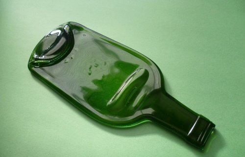 Tagliere realizzato con bottiglia di vetro