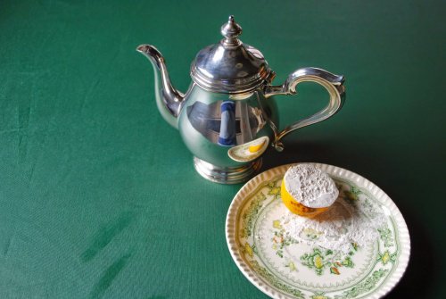 trucco a base di sale e limone per l'argenteria opaca