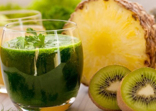 Cibi per ridurre la pancia ananas kiwi
