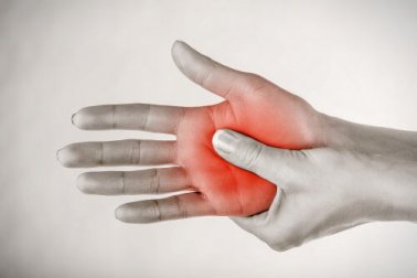 Formicolio a mani e piedi: a cosa è dovuto?