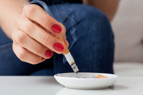 Il fumo può causare il dolore al collo