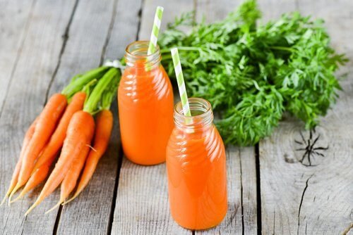 Succo di carota in bottiglia