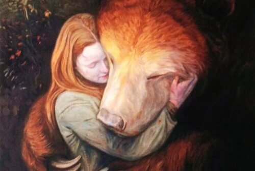 Abbraccio orso e ragazza 