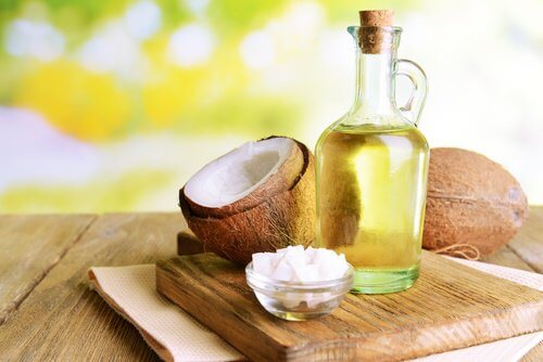 Olio di cocco per ispessire capelli