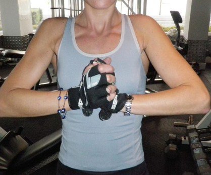 unire le mani per seno sodo