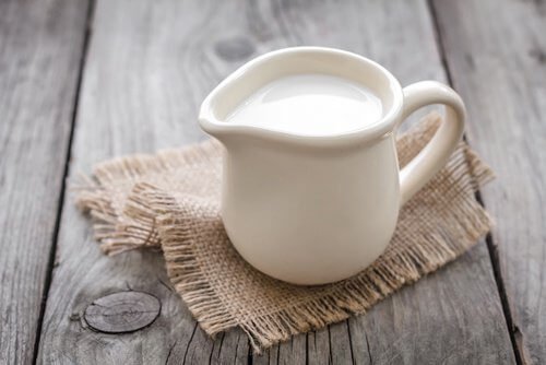Benefici del latte per avere piedi morbidi