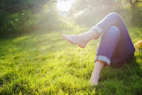 ragazza su un prato sistema nervoso