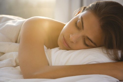 Dormire nudi: un'abitudine che fa bene