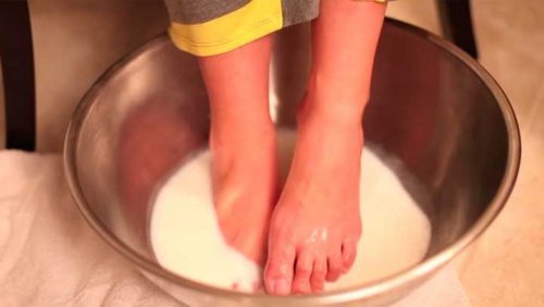 Latte e bicarbonato per i piedi