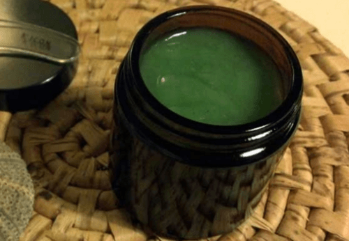 Per preparare la ricetta della nonna contro le vene varicose vi servono carota, aloe e aceto di mele