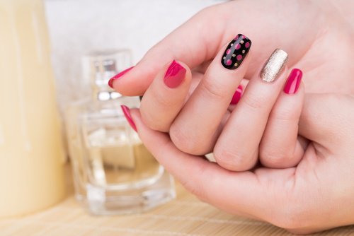 Unghie finte colorate