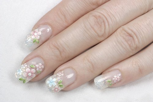 unghie finte con fiori