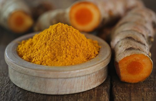 Proteggere il fegato con 6 erbe: la curcuma