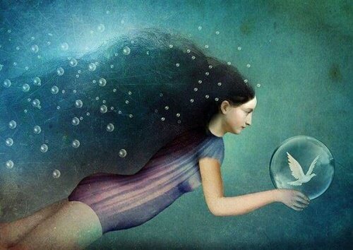 donna nuota con sfera che contiene colomba